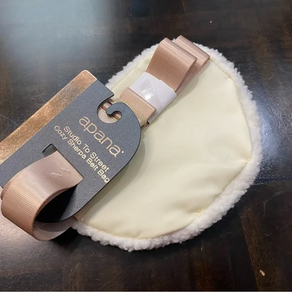 Apana Studio to Street Cozy Sherpa Belt Bag
Brand New with Tag - Picture 5 of 6